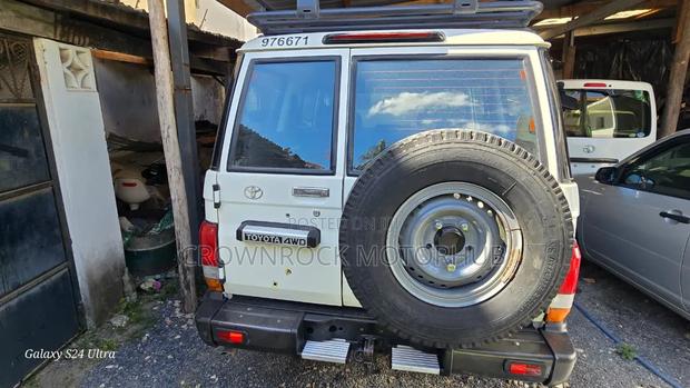 Toyota Land Cruiser 2021 White