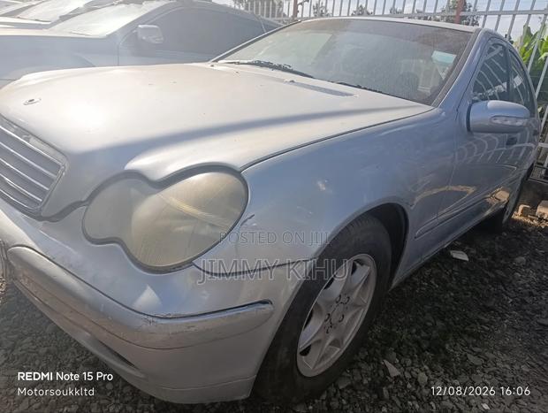 Mercedes-Benz C200 2003 Silver