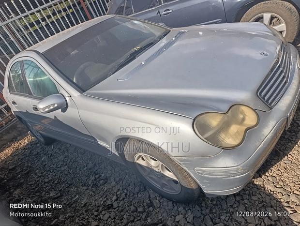 Mercedes-Benz C200 2003 Silver