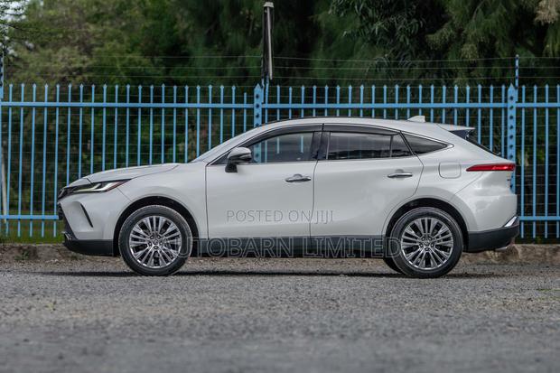 Toyota Harrier 2.5 Hybrid 4WD 2020 White