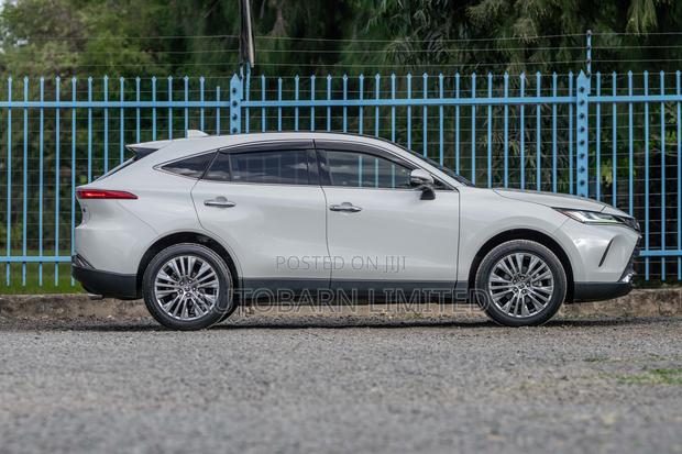 Toyota Harrier 2.5 Hybrid 4WD 2020 White