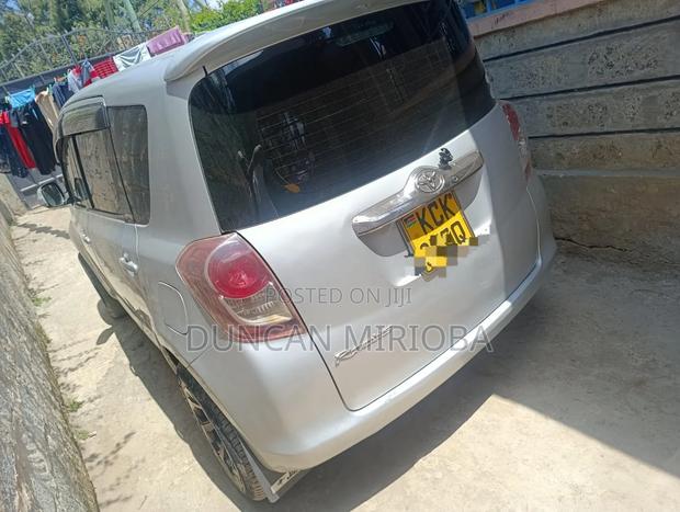 Toyota Ractis 2009 Gray