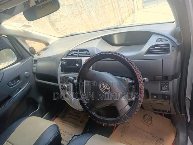 Toyota Ractis 2009 Gray
