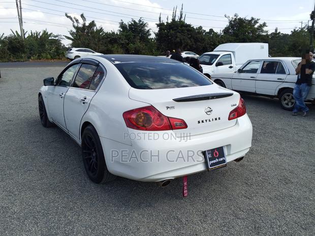 Nissan Skyline 2012 White