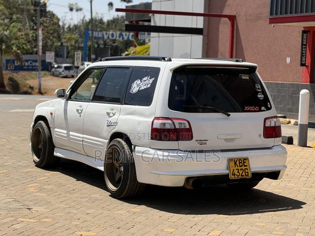 Subaru Forester 2001 White
