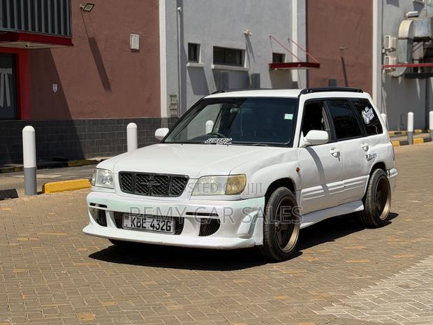 Subaru Forester 2001 White