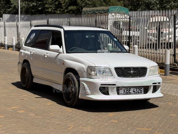 Subaru Forester 2001 White