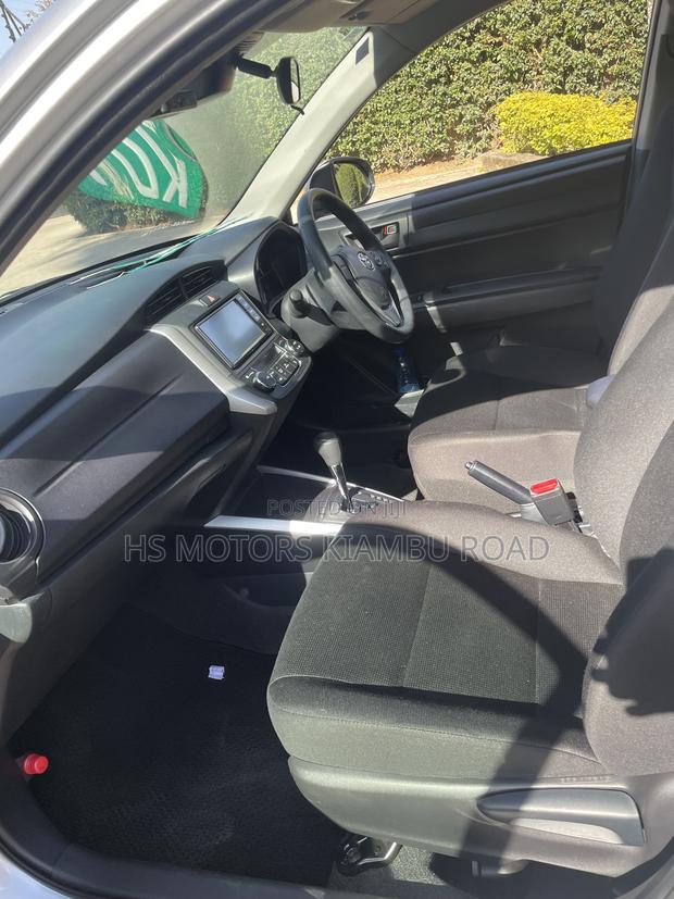 Toyota Corolla Fielder 1.5 Hybrid FWD 2020 Silver