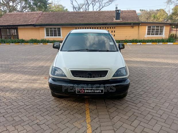 Toyota Harrier 2000 White