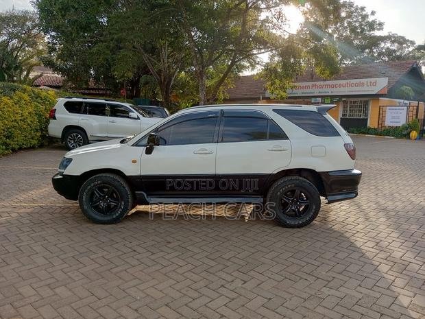 Toyota Harrier 2000 White