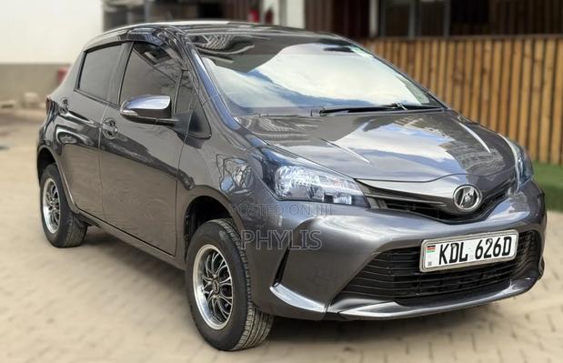 Toyota Vitz 2015 Gray