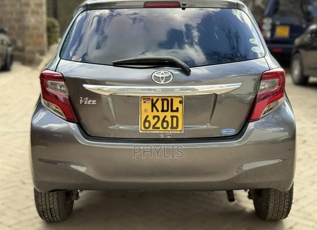 Toyota Vitz 2015 Gray