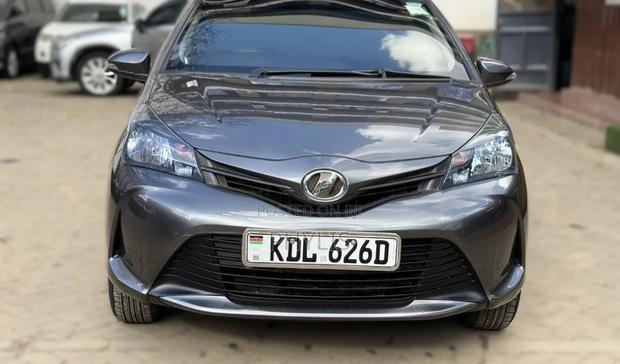 Toyota Vitz 2015 Gray