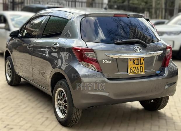 Toyota Vitz 2015 Gray