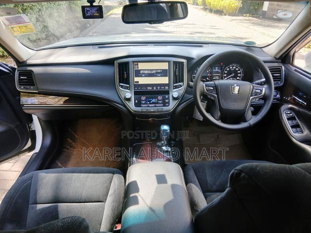 Toyota Crown 2016 Pearl