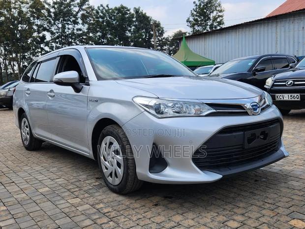 Toyota Corolla Fielder 1.5 Hybrid FWD 2018 Silver