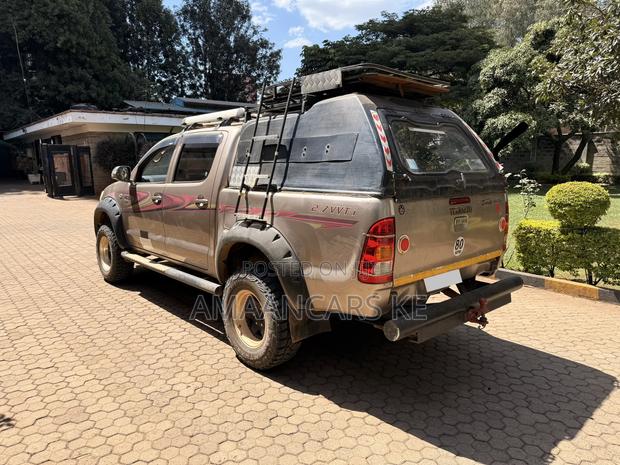 Toyota Hilux 2.5 D-4D 4X4 SRX 2009 Brown