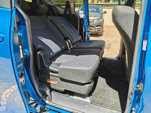 Toyota Sienta 2018 Blue