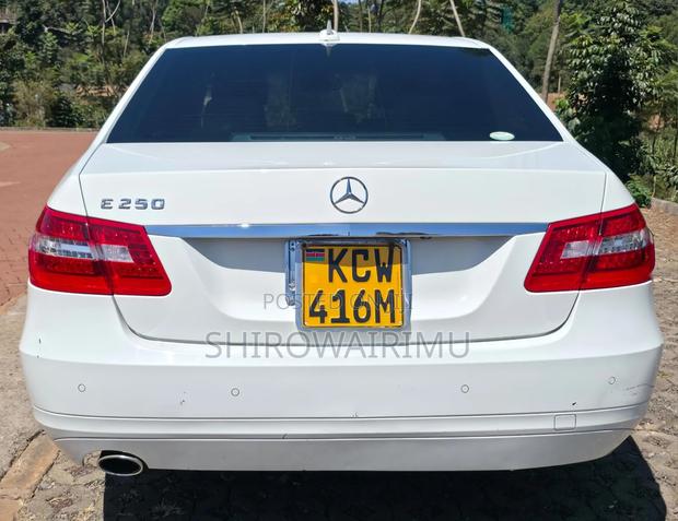 Mercedes-Benz E250 2012 Off white