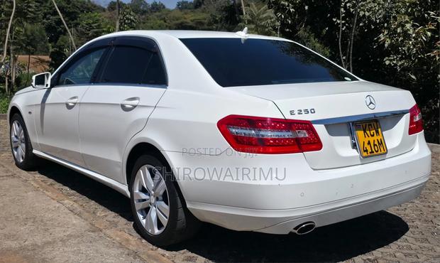 Mercedes-Benz E250 2012 Off white