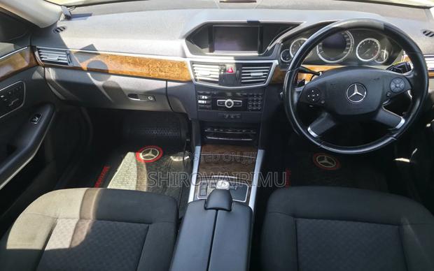 Mercedes-Benz E250 2012 Off white