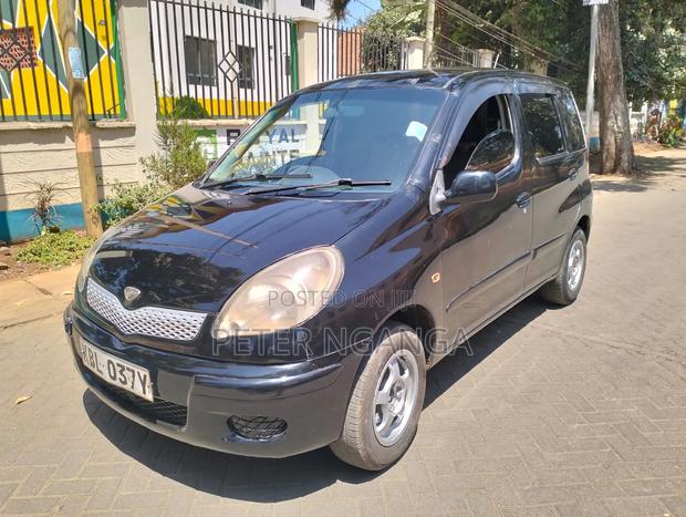 Toyota Fun Cargo 2004 Black