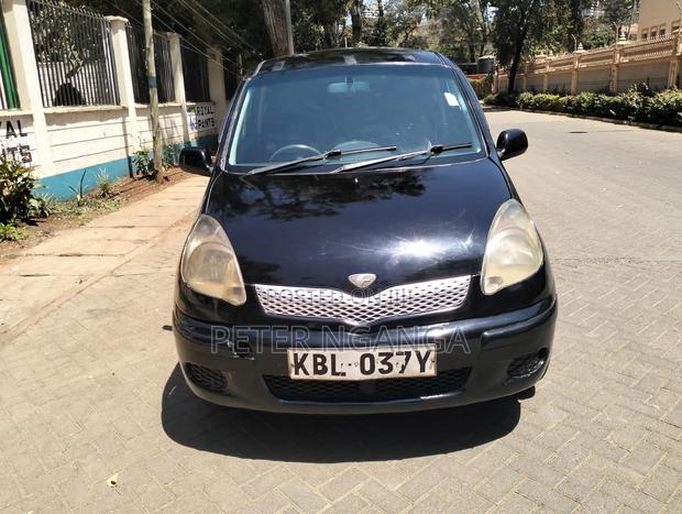 Toyota Fun Cargo 2004 Black