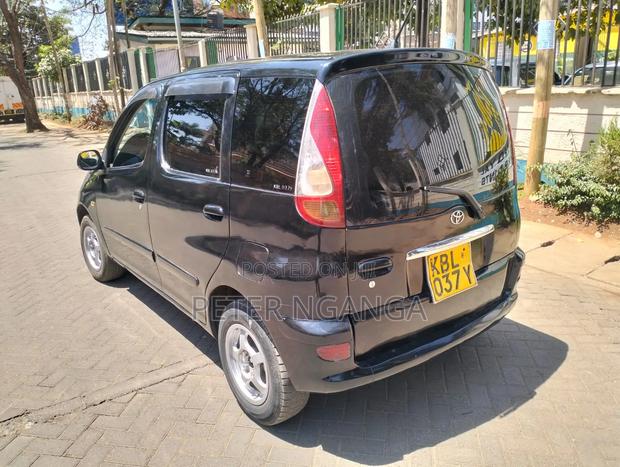 Toyota Fun Cargo 2004 Black