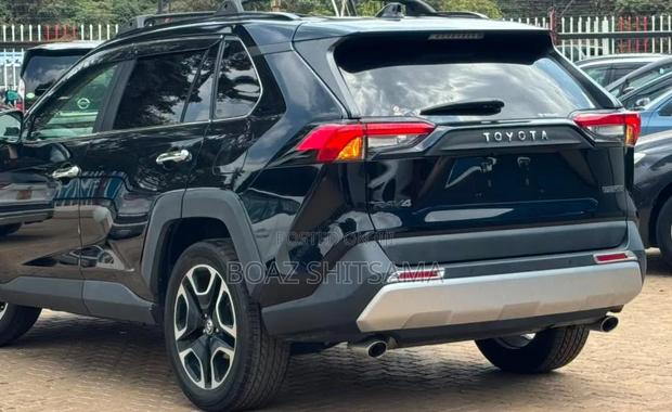 Toyota RAV4 2021 Black