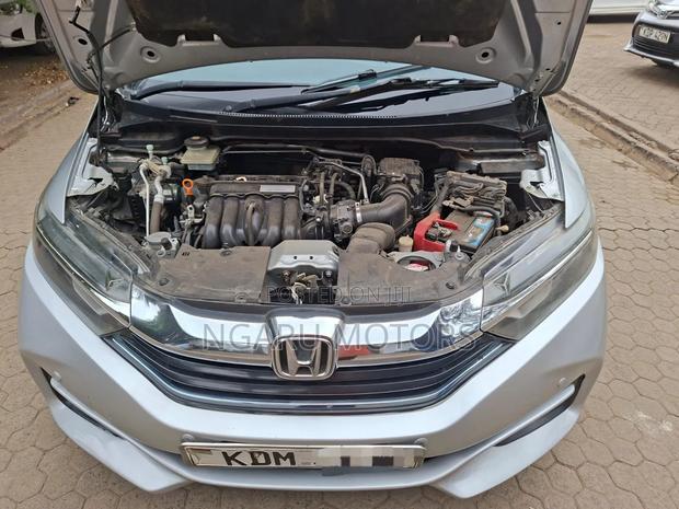 Honda Shuttle 2016 Silver