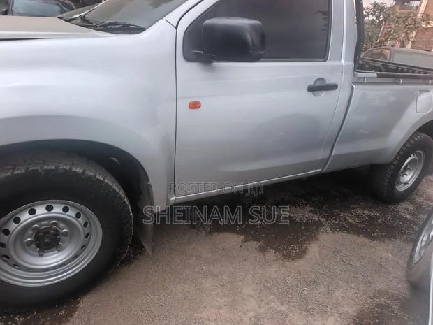 Isuzu D-MAX 2014 Silver