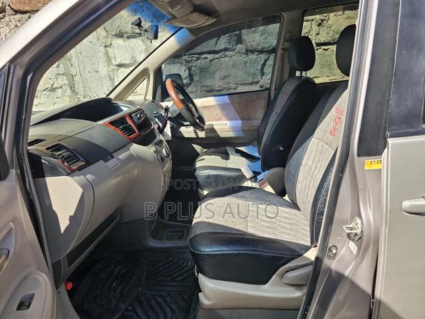 Toyota Noah 2006 Silver