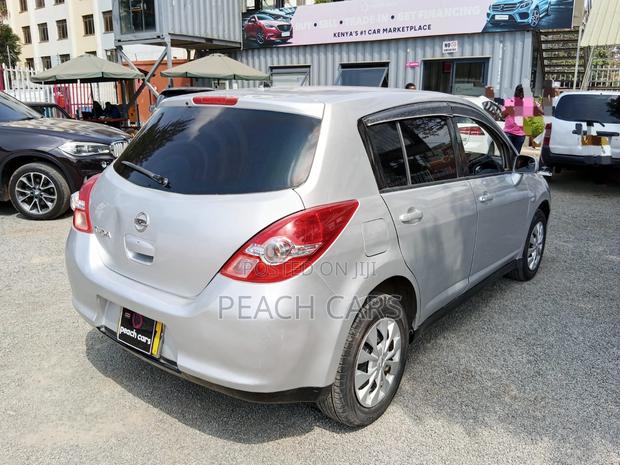 Nissan Tiida 2009 Silver
