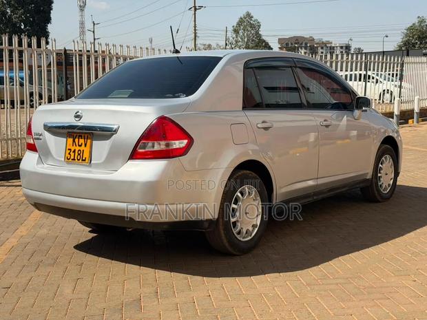 Nissan Tiida 2012 Silver