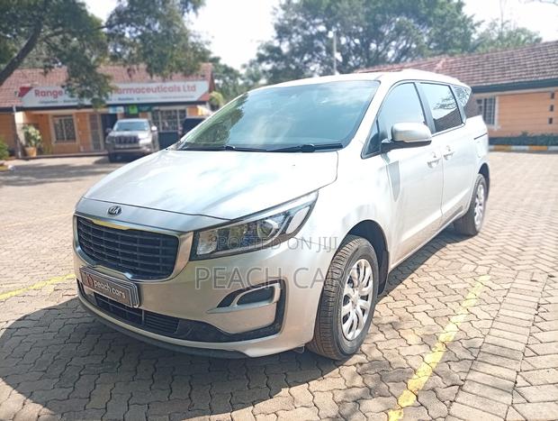 Kia Carnival 2019 Silver