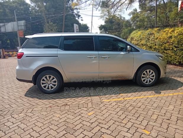 Kia Carnival 2019 Silver