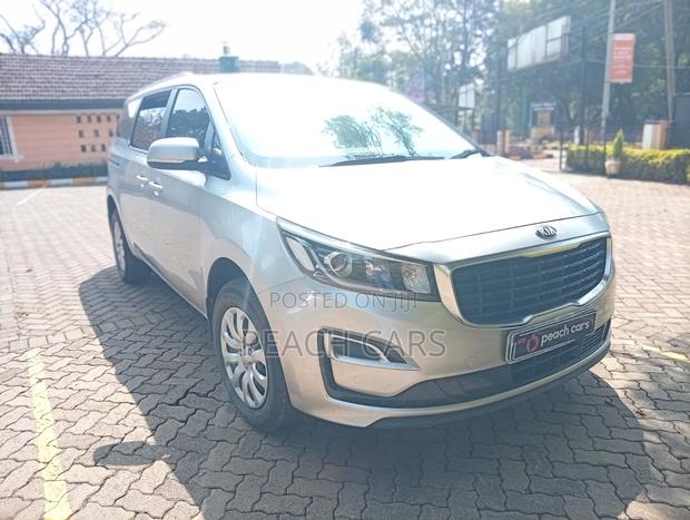 Kia Carnival 2019 Silver
