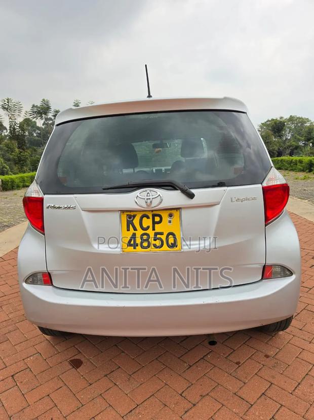 Toyota Ractis 2012 Silver