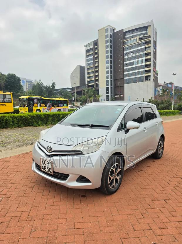 Toyota Ractis 2012 Silver