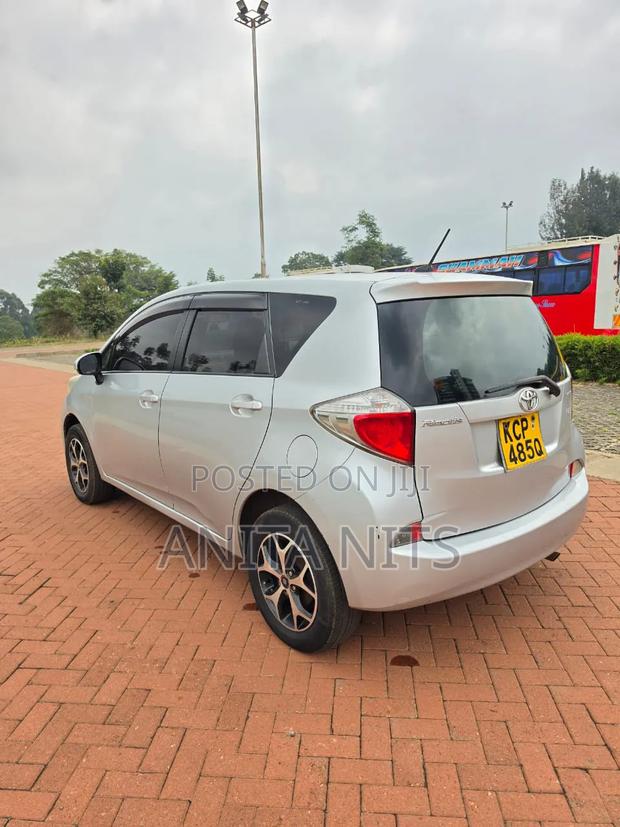 Toyota Ractis 2012 Silver