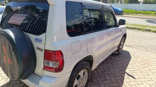 Mitsubishi Pajero 2002 White