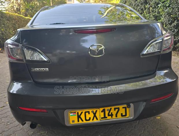 Mazda Axela 2012 Brown