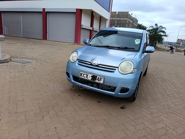 Toyota Sienta 2012 Blue