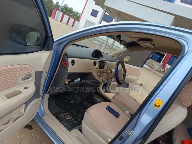Toyota Sienta 2012 Blue