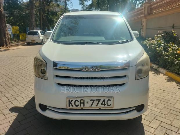 Toyota Noah 2009 Pearl
