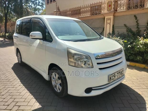 Toyota Noah 2009 Pearl