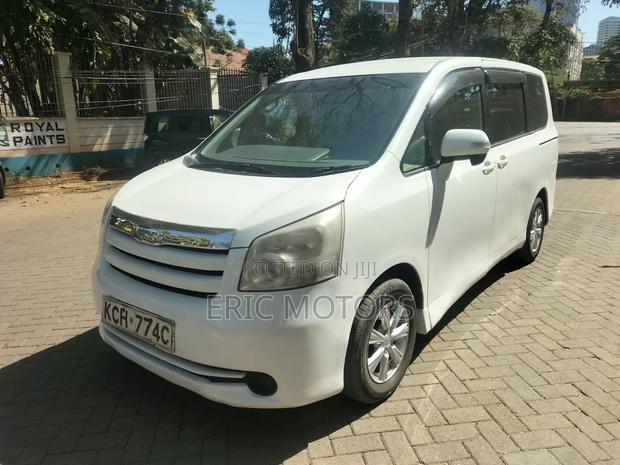 Toyota Noah 2009 Pearl