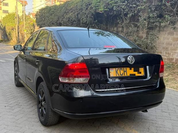 Volkswagen Polo 2010 Black
