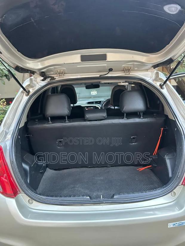 Toyota Vitz 2013 Silver