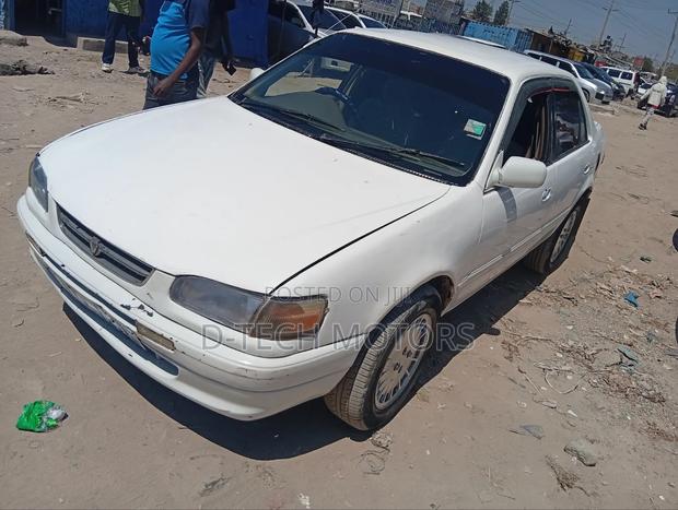 Toyota Corolla 2001 White